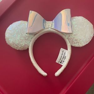 Unicorn-inspired” Iridescent Disney parks Minnie Ears